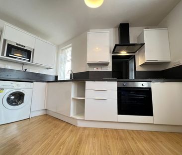 4 bed Apartment for Rent - Photo 3
