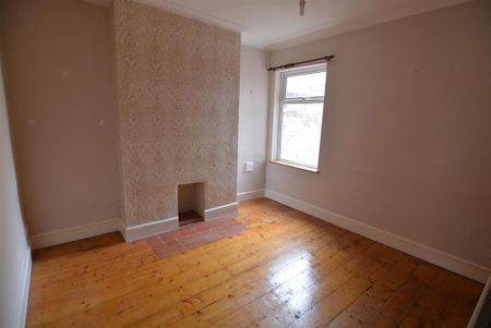 2 bedroom end of terrace house to rent - Photo 4
