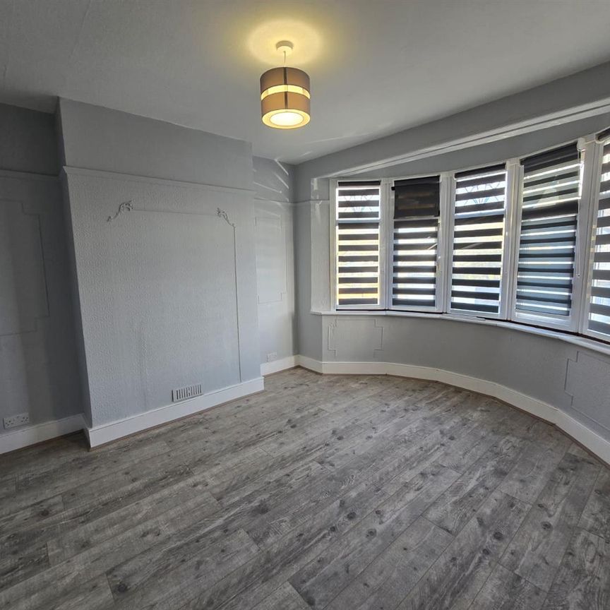 Collinwood Avenue, Enfield EN3, London - Photo 1