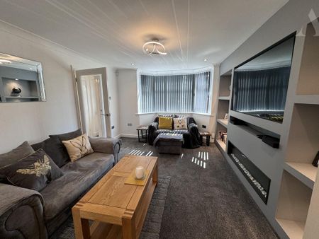 3 bedroom semi-detached house to rent - Photo 2