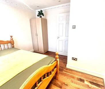 Room in a Shared Flat, Stunning Double Room In North Greenw, SE10 - Photo 3