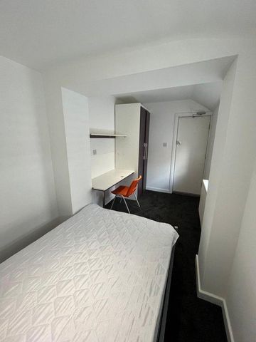 4 bedroom flat to rent - Photo 5