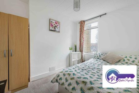 1 bedroom in a flat share to rent - Photo 3