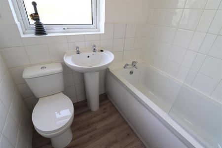 3 bedroom terraced house to rent - Photo 3