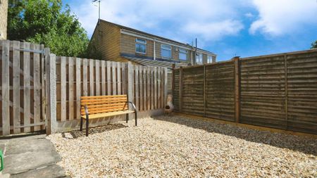 3 bedroom terraced house to rent - Photo 2