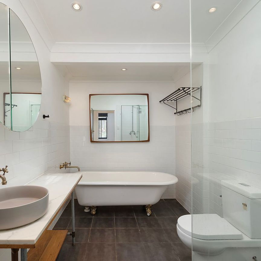 11 Suncrest Avenue, Newport - Photo 1