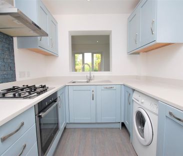 4 bedroom semi-detached house to rent - Photo 5