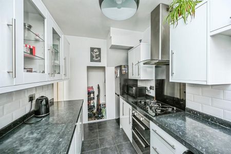 3 Bed Terraced House, Woodhall Road, L13 - Photo 2