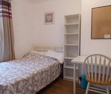 4 bedroom semi-detached house to rent - Photo 4