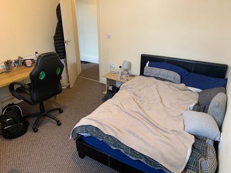 Raglan Road, Hyde Park, Leeds, LS6 - Photo 4