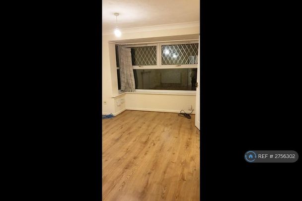 4 bedroom semi-detached house to rent - Photo 1