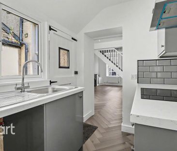 2 bedroom terraced house to rent - Photo 2