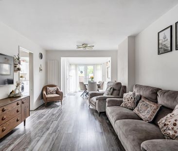 3 bedroom end of terrace house to rent - Photo 1