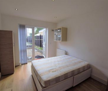 1 bedroom in a house share to rent - Photo 6