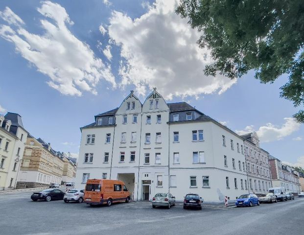 Gemütliche helle 2-Raumwohnung im 1. Obergeschoss mit Balkon sucht neue Mieter - Photo 1