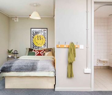 Medium Highest Double Ensuite - Photo 4