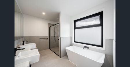 Stunning New Townhouse in Prime Pascoe Vale Location - Photo 3