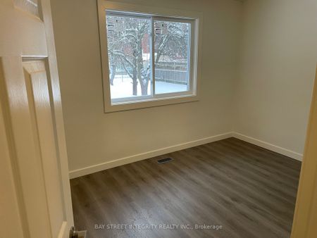 For Lease - 43 Fairglen Avenue, Toronto, Ontario - Photo 2
