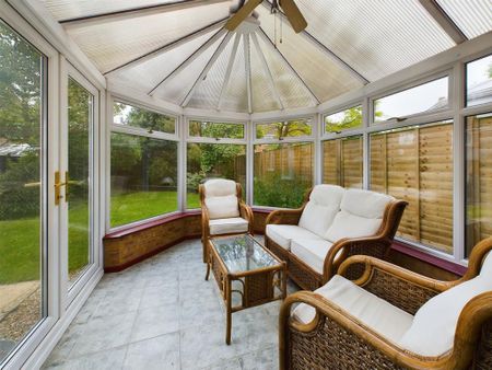 4 bedroom terraced house to rent - Photo 3