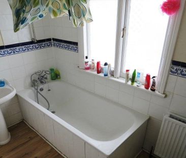 1 bedroom in a flat share to rent - Photo 6
