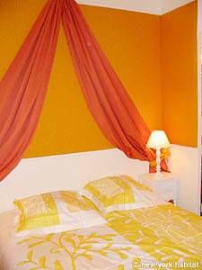 Logement à Paris, Location meublée - Photo 2