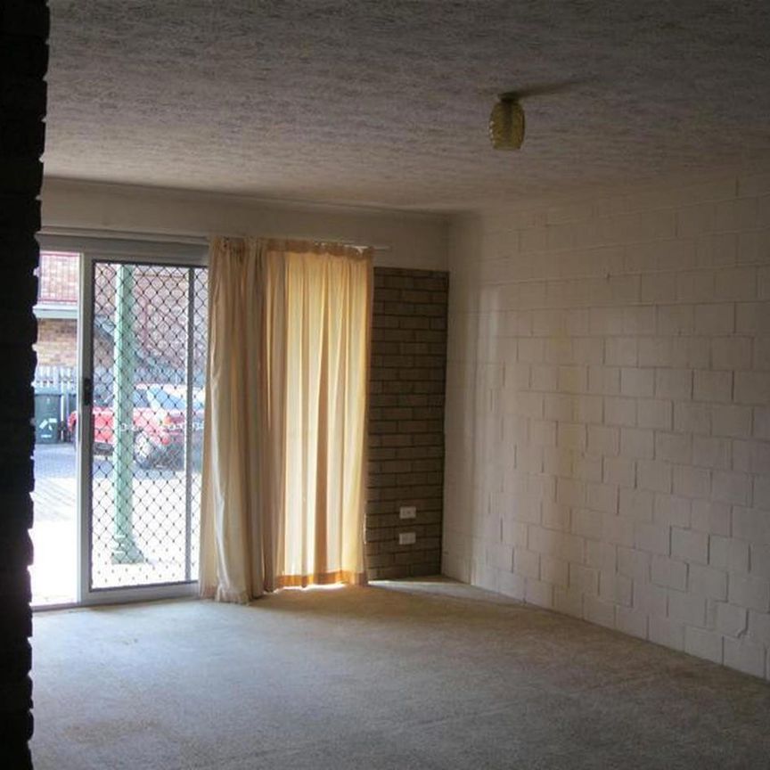 Neat & Low-Maintenance 2 Bedroom Unit - Mt Warren Park - Photo 1