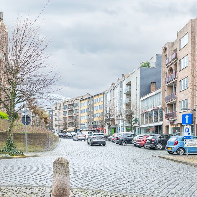 Handelspand met veel mogelijkheden in centrum Lanaken - Photo 1