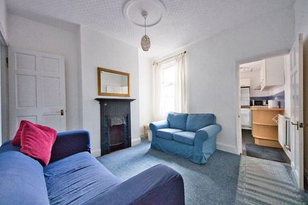 4 bedroom terraced house to rent - Photo 2