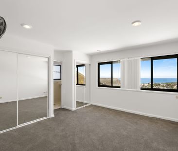 Three Bedroom Home with Ocean Views - Photo 4