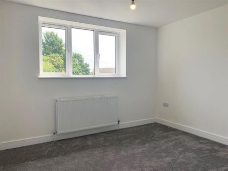 3 bedroom end of terrace house to rent - Photo 3