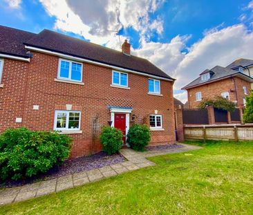 Bendeng Close, Fleet - 4 bedrooms Property for lettings - Seymours - Photo 2