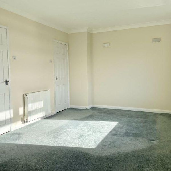 2 bedroom end of terrace house to rent - Photo 1