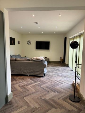 6 bedroom semi-detached house to rent - Photo 2