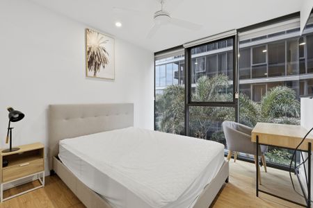 Modern, Light-Filled Studio in Prime Location - Photo 2