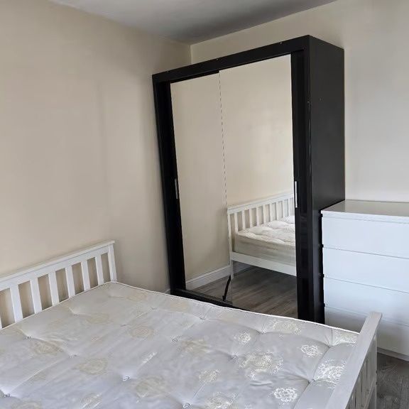 3 Bed Semi-Detached House, St. Georges Avenue, E7 - Photo 1