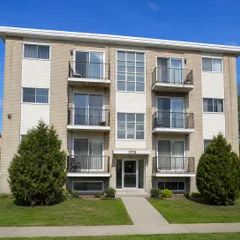 1 room apartment of 82m² in Gatineau - Photo 2