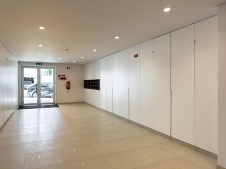 2 room luxury Flat for rent in Lisbon, Portugal - Photo 3