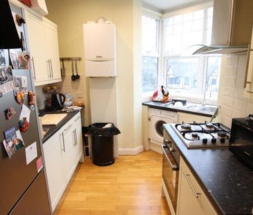 3 bedroom flat to rent - Photo 4