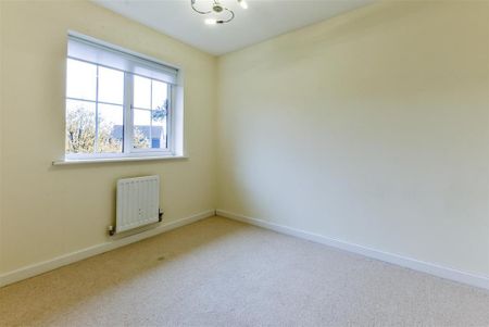 4 bedroom detached house to rent - Photo 3