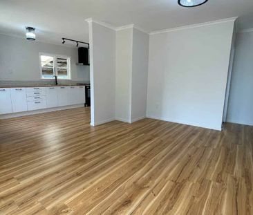 Close to town beauty - Photo 2