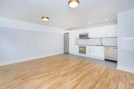 110 Oriole Parkway - Photo 2