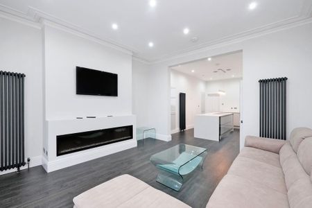 4 bedroom flat to rent - Photo 2