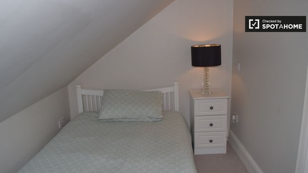 Room for rent in charming 5-bedroom house, Drumcondra Dublin - Photo 1