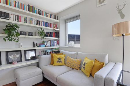 2 bedroom penthouse to rent - Photo 4