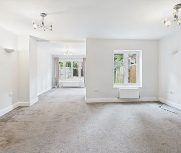 Upper Meadow, Gerrards Cross, Buckinghamshire,SL9 - Photo 2