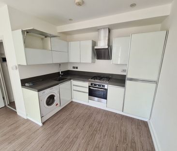 1 Bed Flat, Lower Addiscombe Road, CR0 - Photo 3