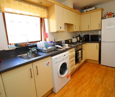 Room in a Shared Flat, Barchester Street, E14 - Photo 2