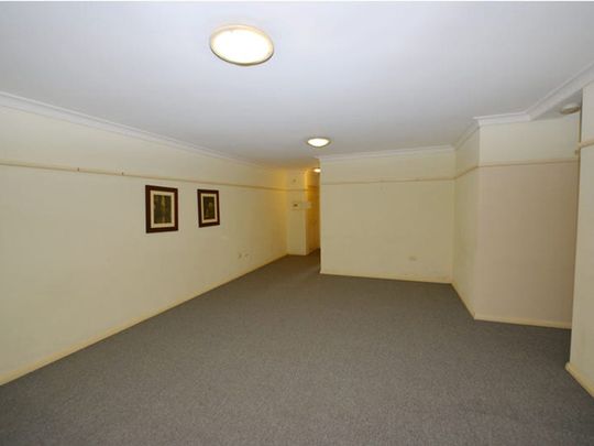 Generous 2 Bedroom Unit in Prime Location and within Easy Walk of Westmead - Photo 1