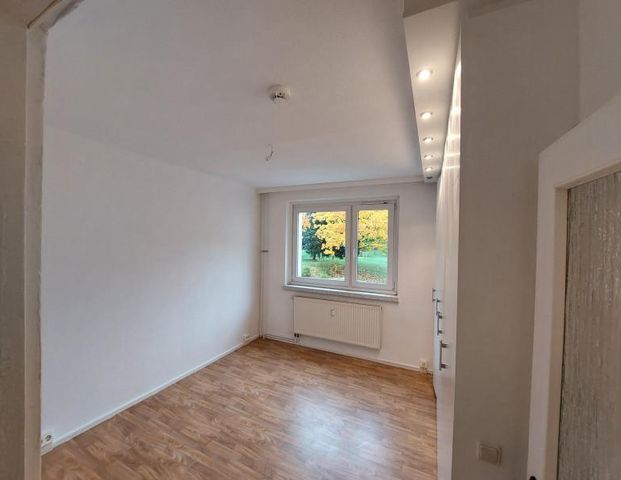 EBK / Balkon / Aufzug - Foto 1