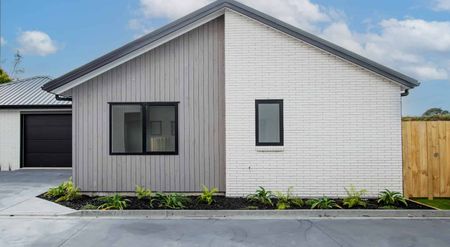 Sunny modern home - Photo 2